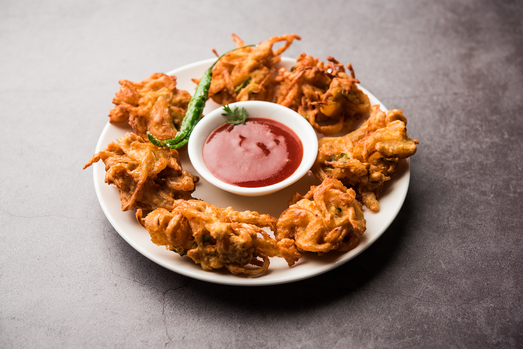 Crispy Onion Fritters or pakora known as Pyaj Pakoda or Kanda bhaji / Bhajji / bajji